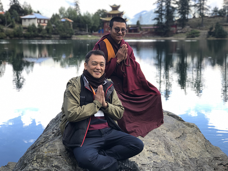 許育鳴措卡湖
